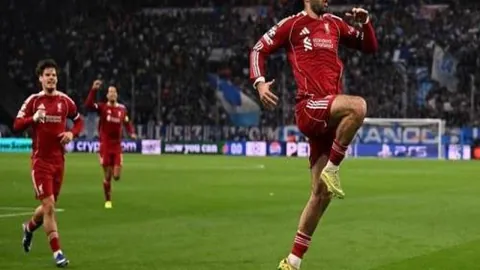 “巅峰对决：中国女子冰壶队对抗丹麦循环赛事”